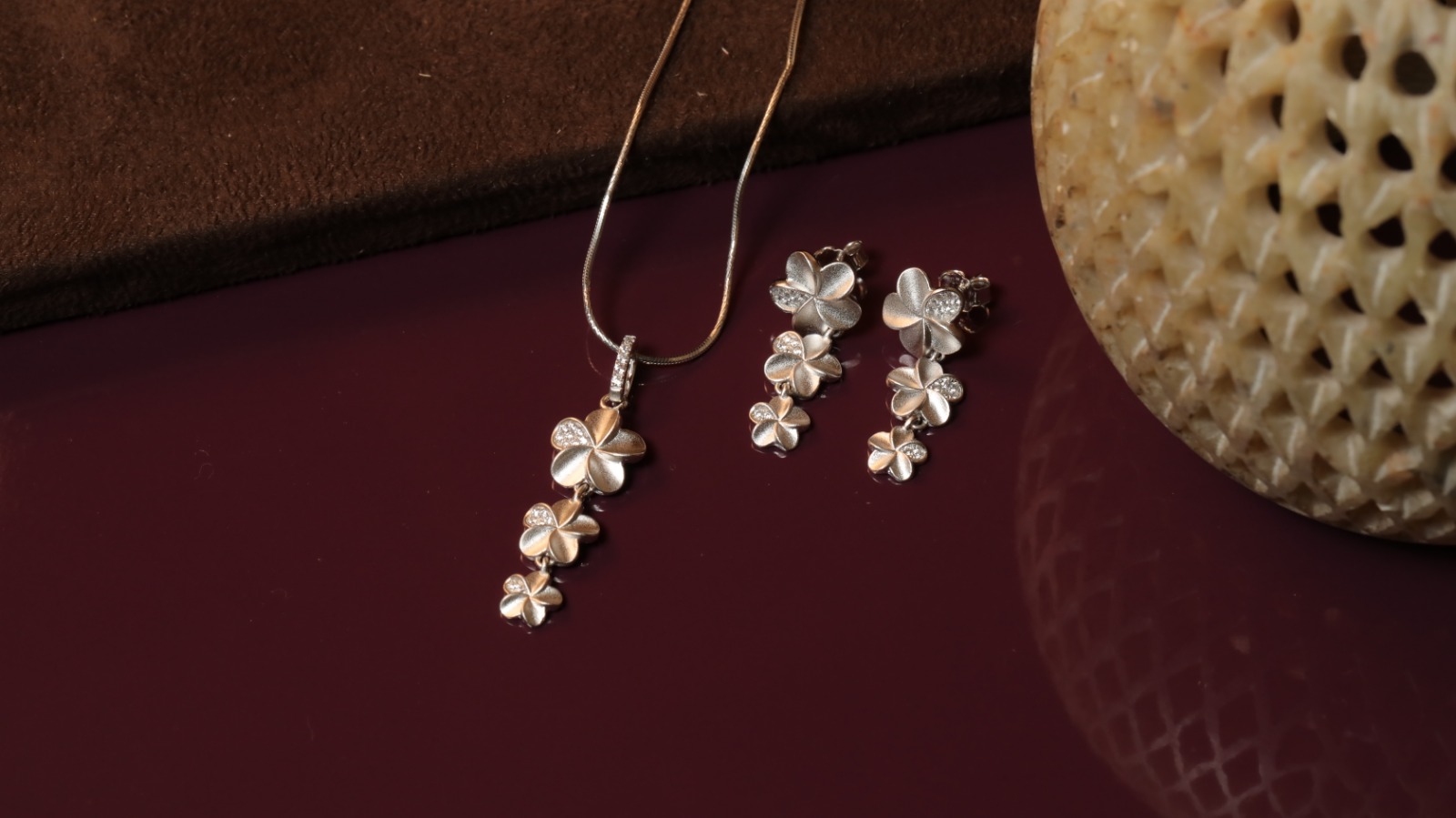 Pendant set 1