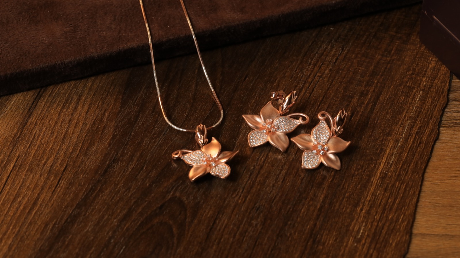 Pendant set 3