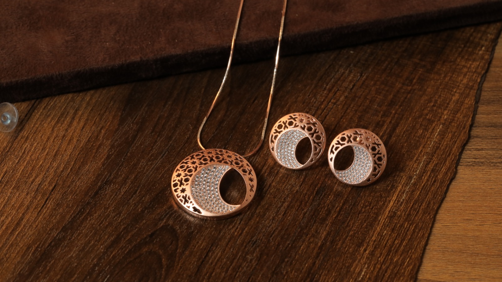 Pendant set 5