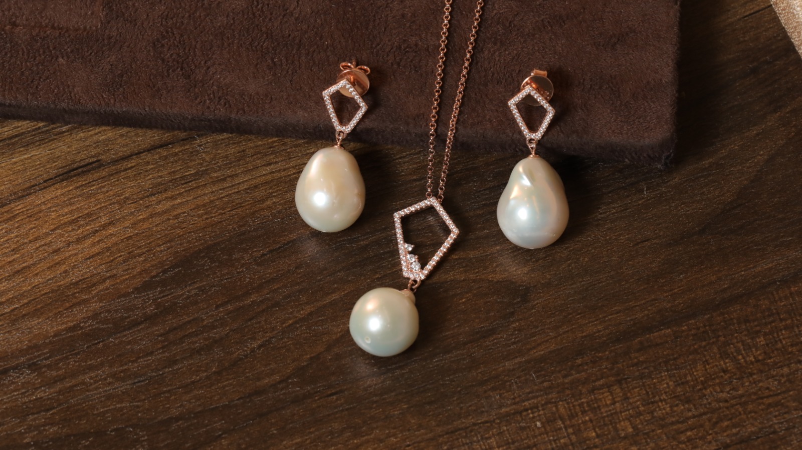 Pendant set 7